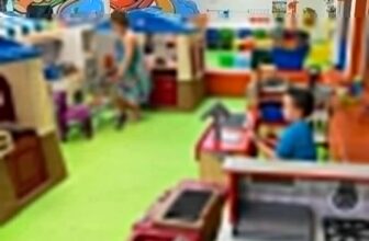 Colorful indoor kids playground representing the U.S. indoor family entertainment center segment