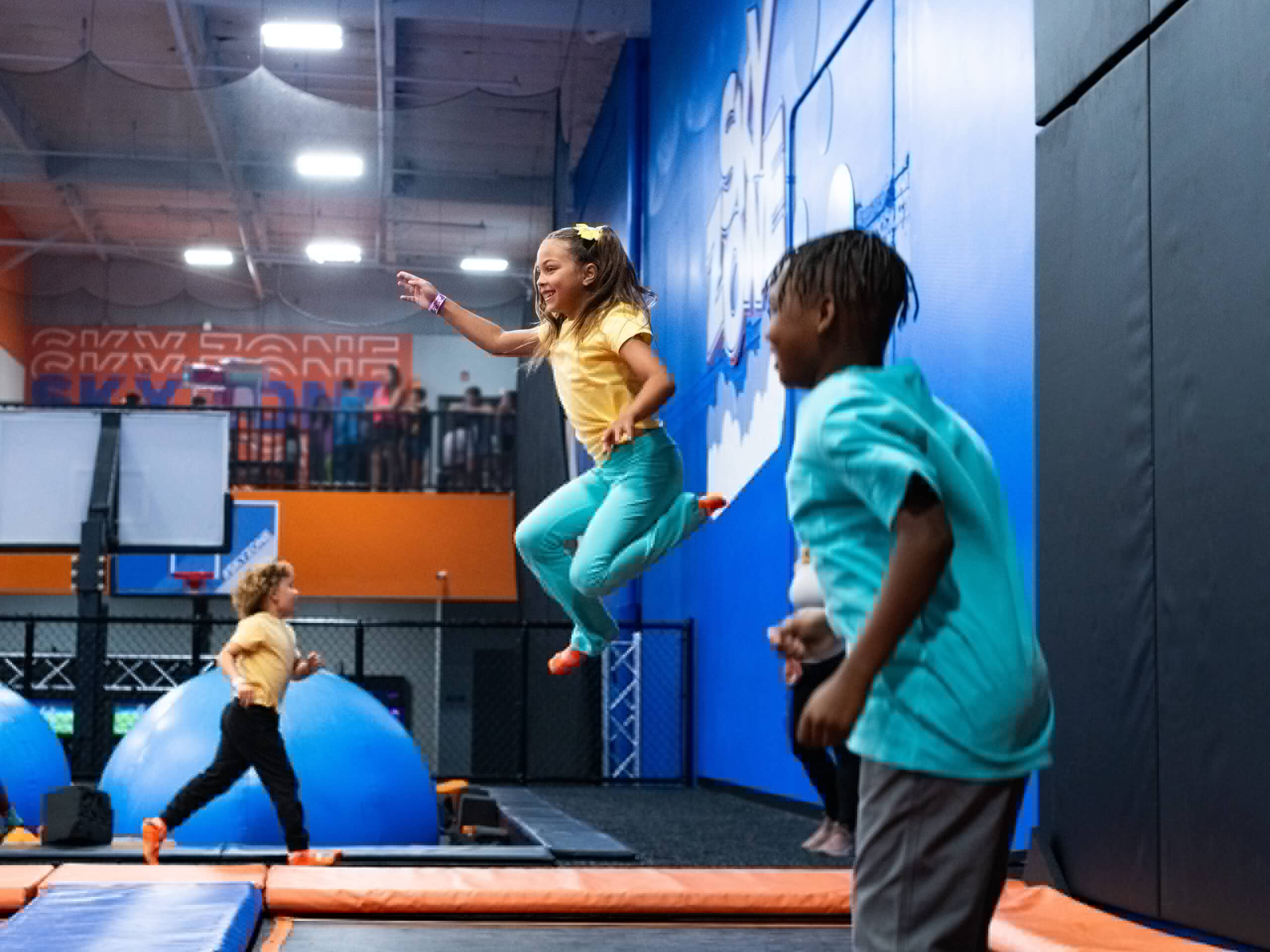 Children jumping in an indoor trampoline park — a leading US indoor family entertainment format